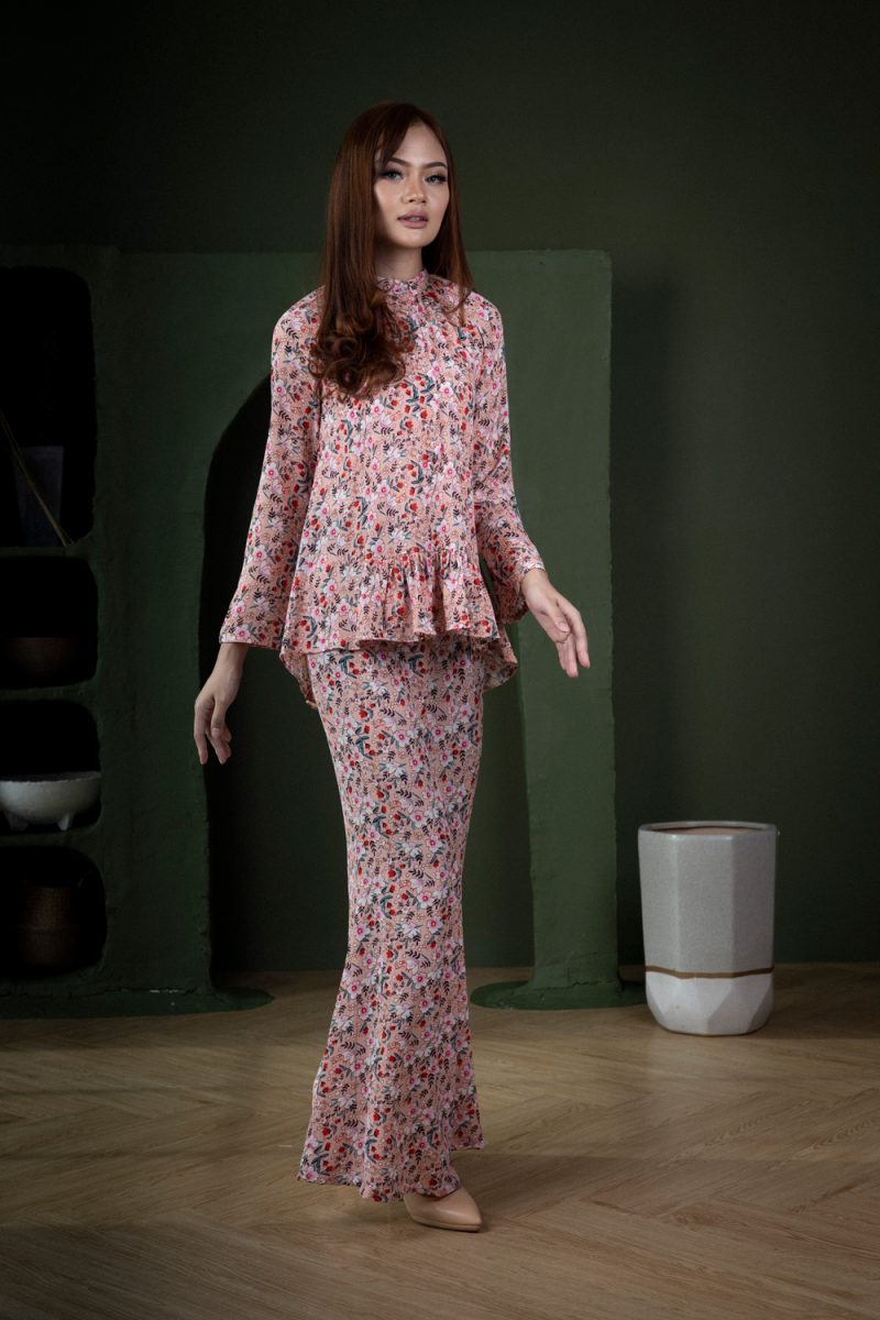 Oriana Ironless - Rose Sakura