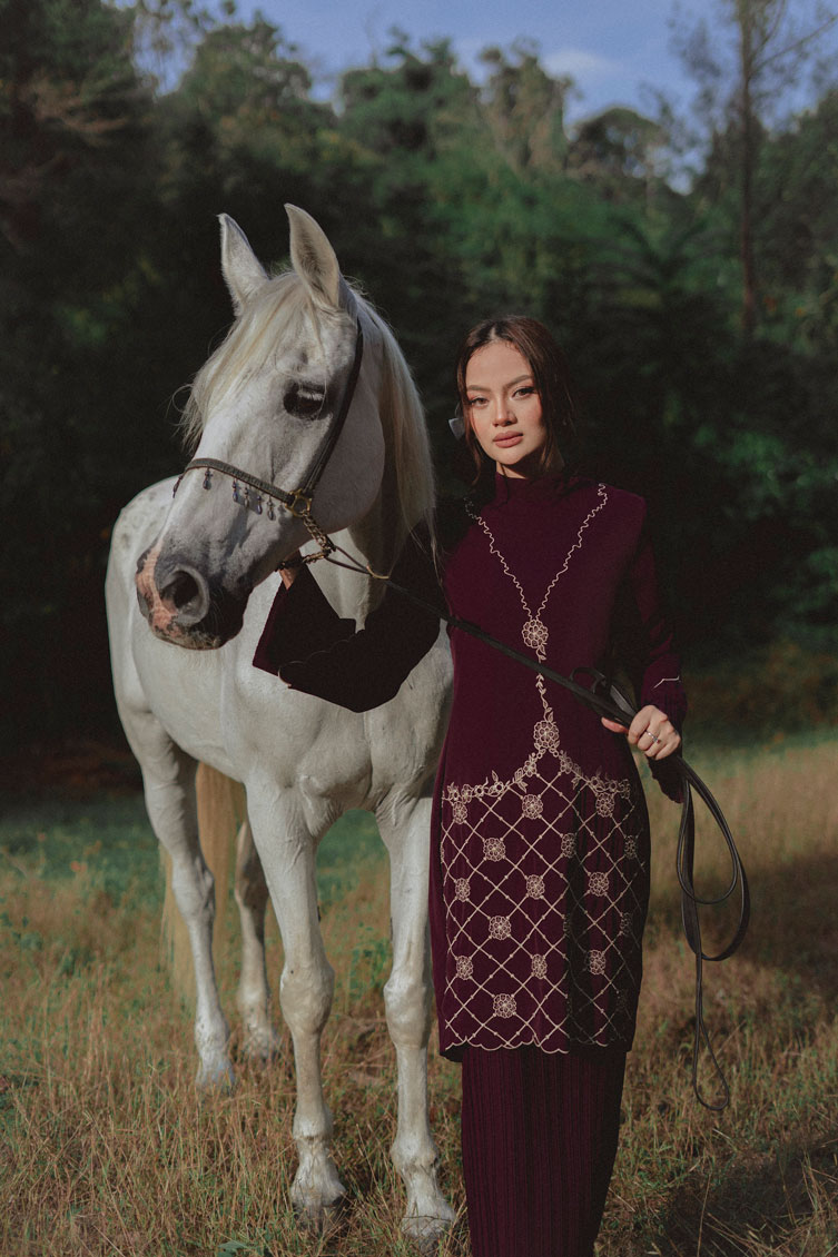 Mahsuri Sulam - Dark Maroon